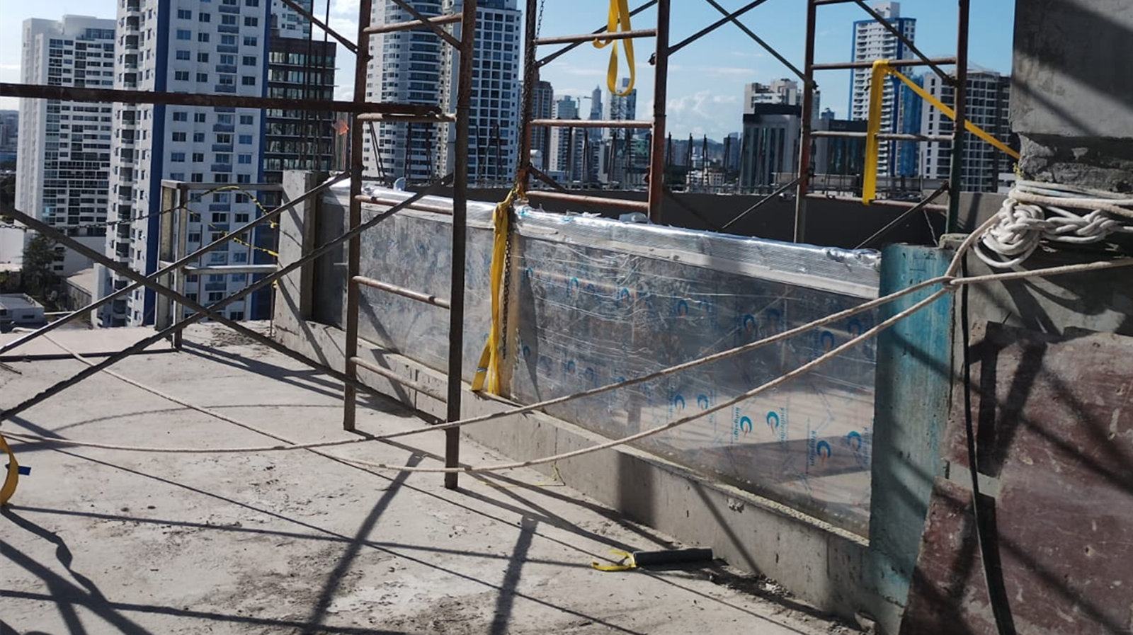 Akrylový panel s hrúbkou 100 mm pre okno vonkajšieho bazéna